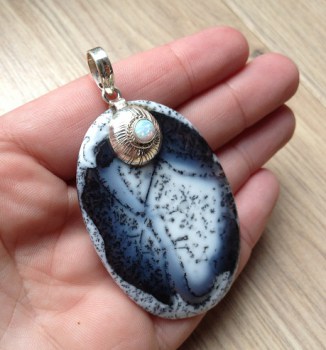 Zilveren hanger met grote Dendriet Opaal en fire Opaal